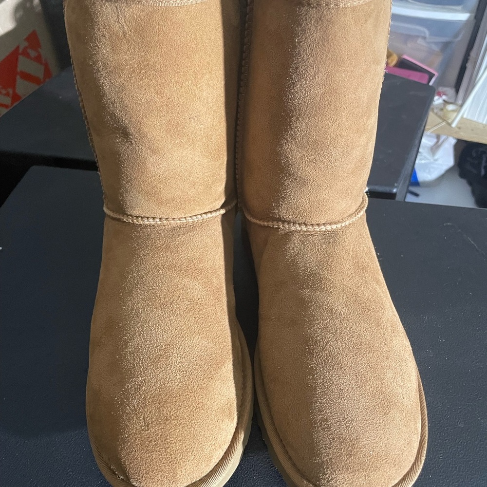 Uggs women’s boots
Size 10 wm